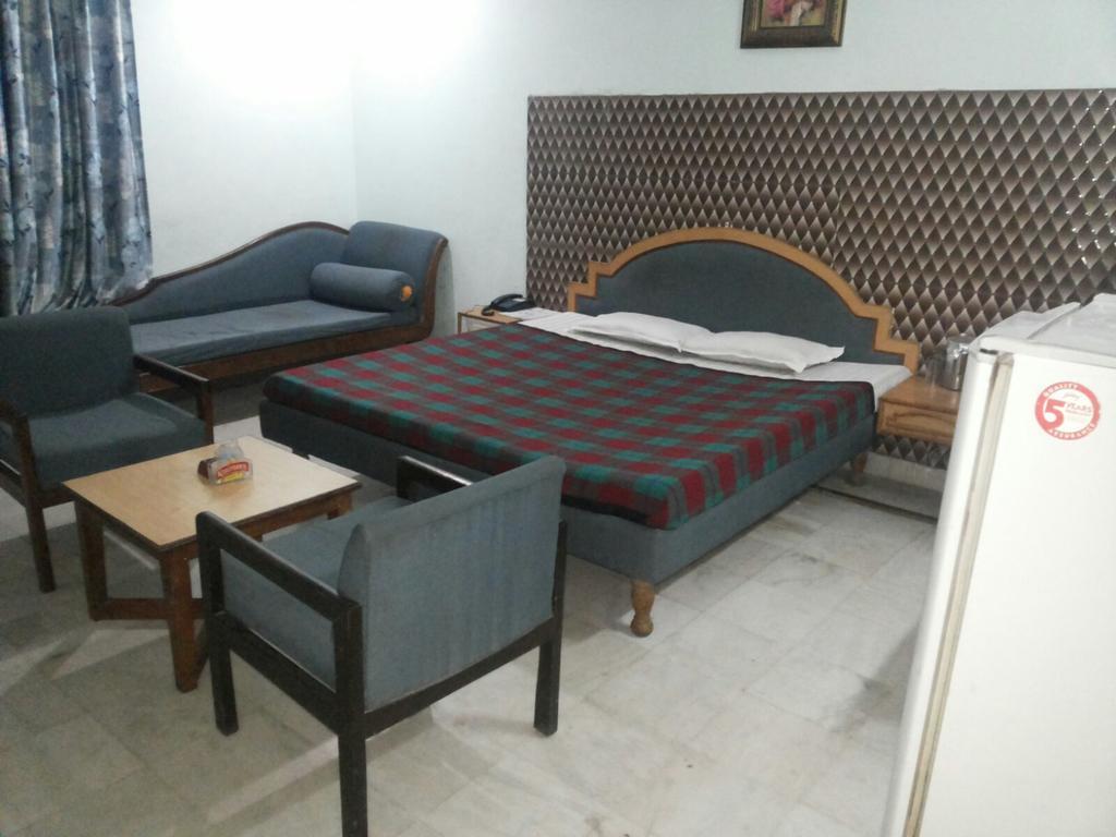 Hotel Saurab Dehradun Exterior photo